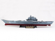 Авианосец "Адмирал Кузнецов" пластиковая модель масштаб 1:350