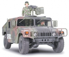 M1025 Humvee - Хаммер с крупнокалиберным пулеметом и фигурами водителя и пулеметчика, масштаб 1:35