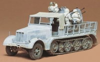 Склеиваемая модель Немецкий полугусеничный тягач с 20-мм четырехствольной зенитной установкой и 5 фигурами в зимнем камуфляже, масштаб 1:35